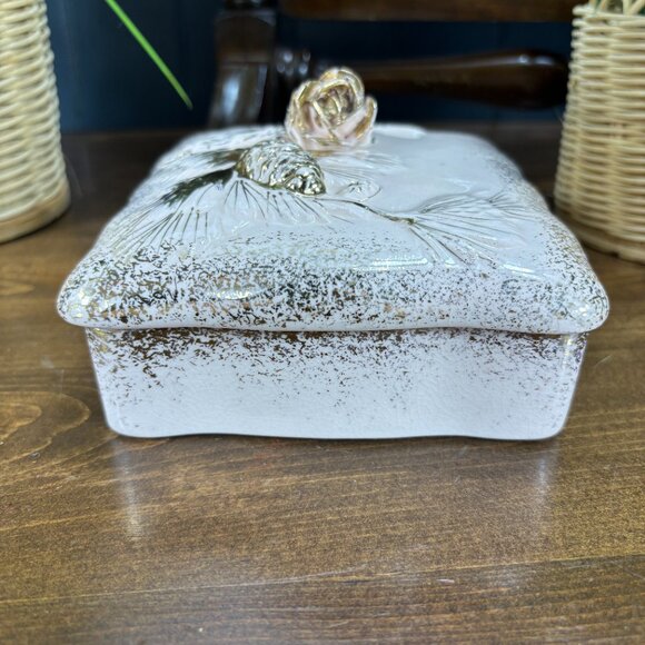 Vintage Lefton Trinket Box Soft Pink and Gold Glazed Ceramic Jewelry Box - Picture 4 of 14